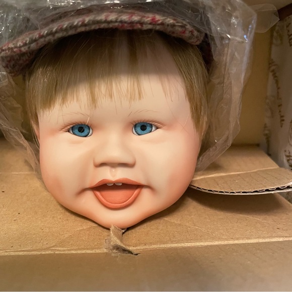 SHERLOCK HOLMES 1st ISSUE in the “BORN TO BE FAMOUS”  DOLL COLLECTION - Picture 7 of 7